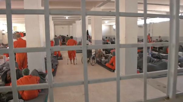 Siria: tv tedesca per la prima volta tra gli ex Isis della prigione di Al-Hassaka Siria: tv tedesca per la prima volta tra gli ex Isis della prigione di Al-Hassaka