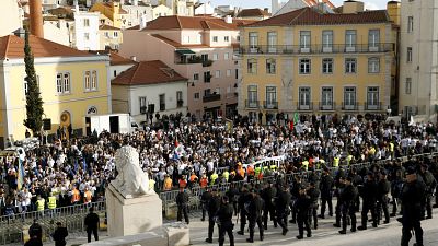 Multitudinaria manifestación de policías en Lisboa