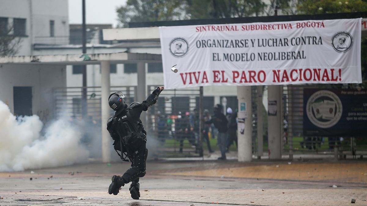 Los disturbios empañan el final del paro nacional en Colombia
