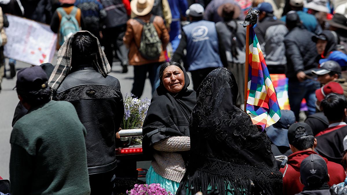 Bolivya'da sivillerin cenazelerinin taşındığı adalet yürüyüşüne polis müdahalesi