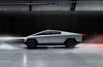 أول شاحنة كهربائية تصنعها شركة تيسلا