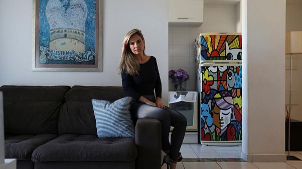 Üvey çocuklarına evde sutyensiz görünen kadın cinsel taciz suçlamasıyla yargılanıyor Üvey çocuklarına evde sutyensiz görünen kadın cinsel taciz suçlamasıyla yargılanıyor