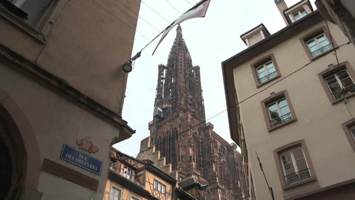 Mercado de Natal de volta a Estrasburgo um ano depois de atentado