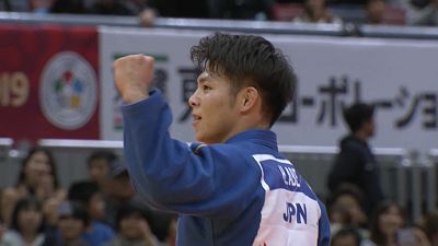 Abe keeps Olympic dreams alive in Osaka