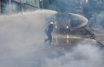 شاهد: اشتباكات عنيفة بين متظاهرين وقوات الأمن في تشيلي