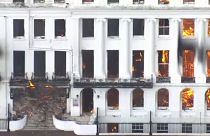 شاهد: حريق يلتهم فندقاً يعود للعصر الفكتوري جنوب بريطانيا