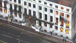 فرو رفتن هتل بریتانیایی در کام شعله‌ها