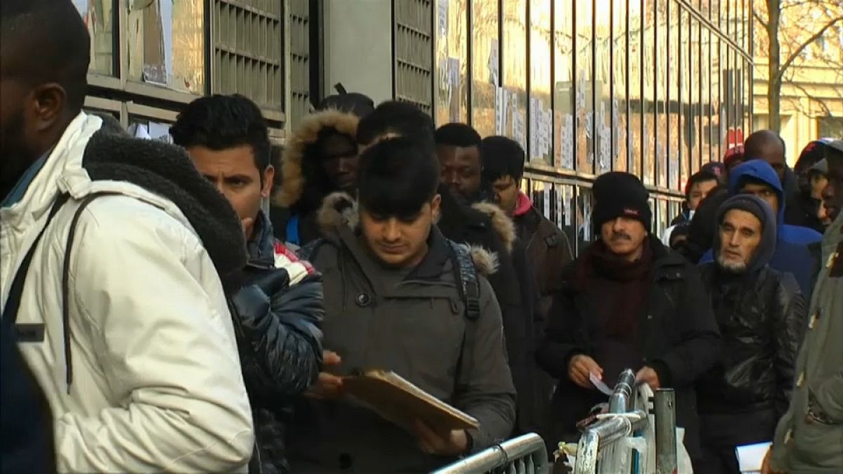 Francia al sorpasso: boom di richieste d'asilo, superata la Germania