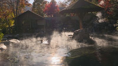 چشمه‌های آب گرم ژاپن؛ جاذبه گردشگری در دل کوهستان