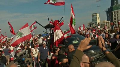 شاهد: عيد الاستقلال بطعم الاحتجاجات في لبنان