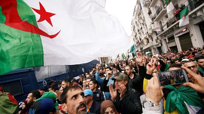 Nueve meses de protestas contra los militares y las élites en Argelia