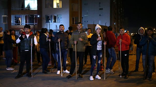 Patrullas ciudadanas en la primera noche del toque de queda en Bogotá Patrullas ciudadanas en la primera noche del toque de queda en Bogotá