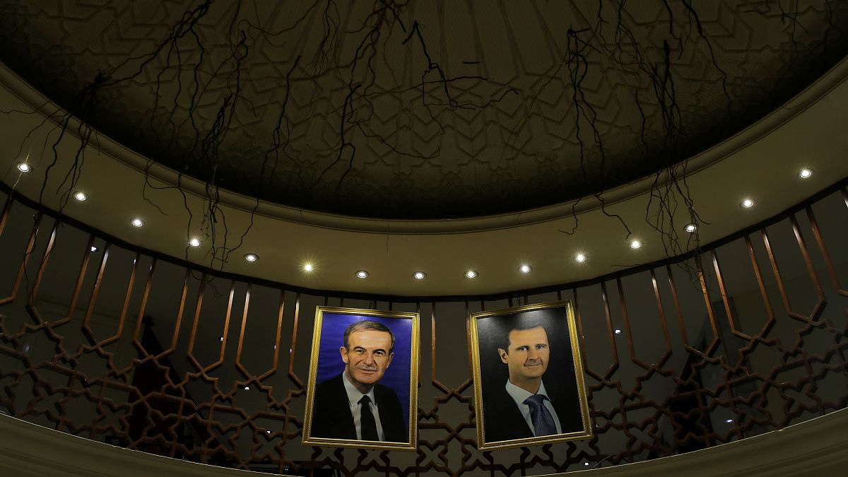 Suriye Devlet Başkanı Beşar Esad ve babası Hafız Esad