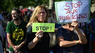 Fransa'da 30 kentte kadına karşı şiddet ve cinayetler protesto edildi