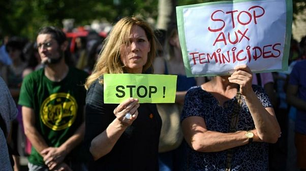 Fransa'da 30 kentte kadına karşı şiddet ve cinayetler protesto edildi Fransa'da 30 kentte kadına karşı şiddet ve cinayetler protesto edildi