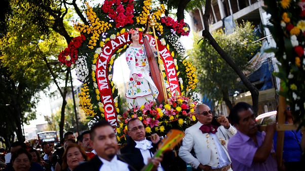 Procesión de mariachis en Ciudad de México en el día de Santa Cecilia, patrona de los músicos Procesión de mariachis en Ciudad de México en el día de Santa Cecilia, patrona de los músicos