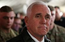 پنس در سفر به عراق خواستار احترام به حق آزادی بیان معترضان شد