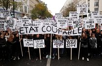 Gewalt gegen Frauen - Massendemonstrationen in Paris und Rom