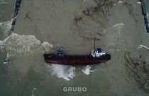 أوكرانيا: مخاوف من تسرب النفط من ناقلة انقلبت قبالة سواحل أوديسا