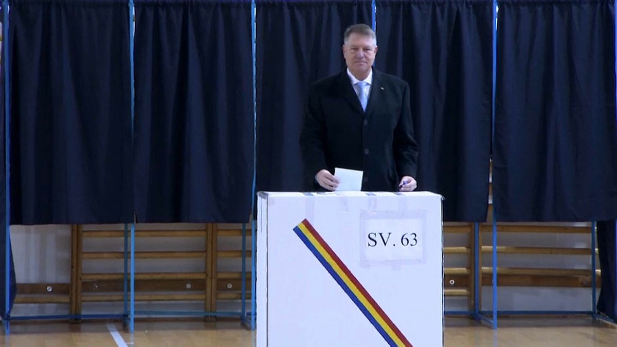 يوهانيس المؤيد لأوروبا الأوفر حظاً في الانتخابات الرئاسية في رومانيا