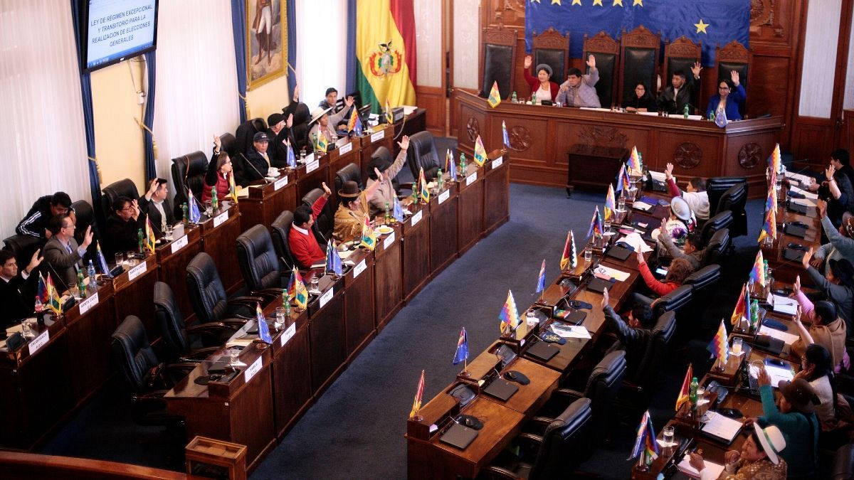 کنگره بولیوی راه را برای برگزاری انتخابات بدون مورالس هموار کرد