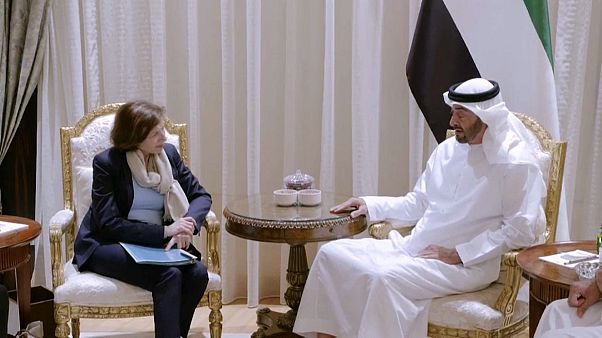 من اللقاء بين بارلي وولي عهد أبوظبي الأمير محمد بن زايد آل نهيان من اللقاء بين بارلي وولي عهد أبوظبي الأمير محمد بن زايد آل نهيان