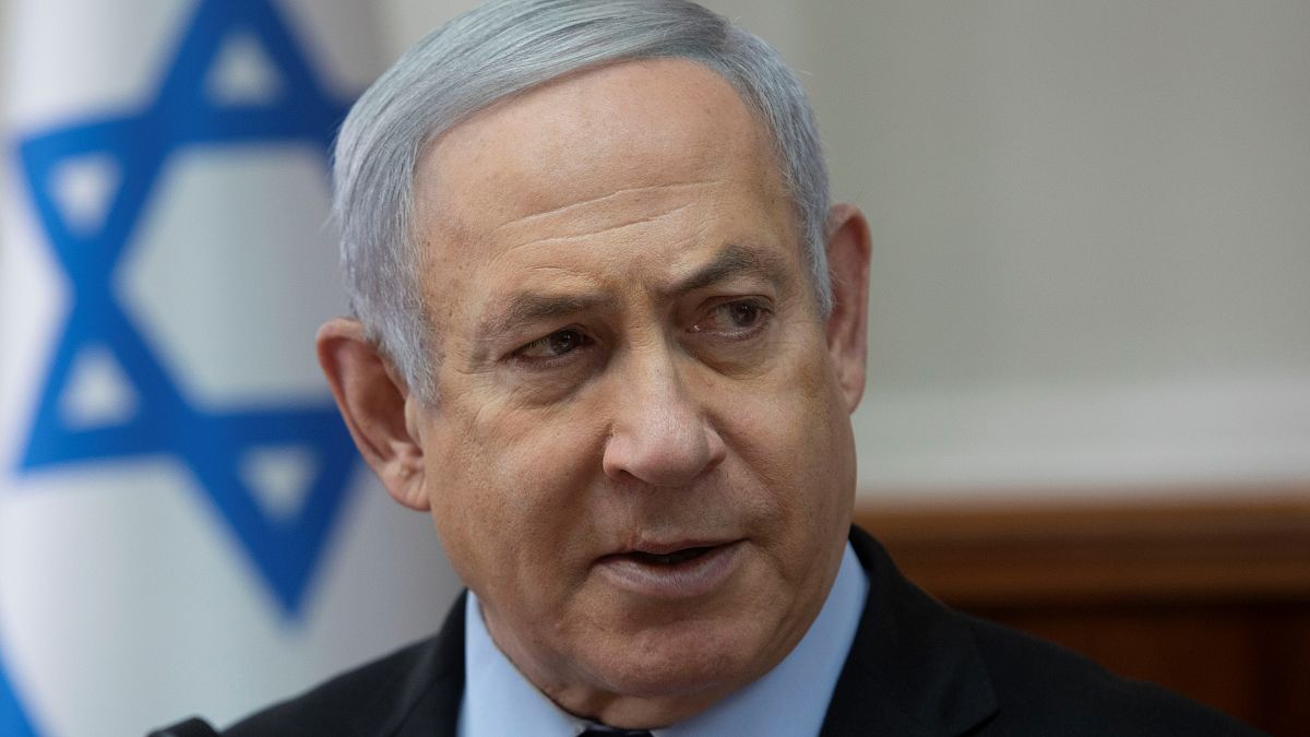 رئيس الوزراء الإسرائيلي بنيامين نتنياهو في مستهل الجلسة الأسبوعية للحكومة بعد يومين من اتهامه بقضايا فساد. 24/11/2019
