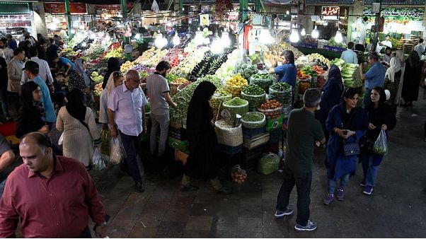 آغاز موج جدید گرانی در ایران یک هفته پس از جهش قیمت بنزین آغاز موج جدید گرانی در ایران یک هفته پس از جهش قیمت بنزین