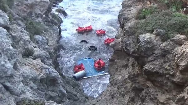 Naufragio a Lampedusa: possibili altre vittime Naufragio a Lampedusa: possibili altre vittime