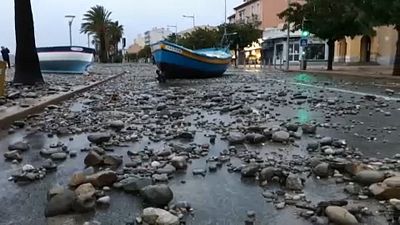 Maltempo: crolla un viadotto in Liguria, due morti in Francia