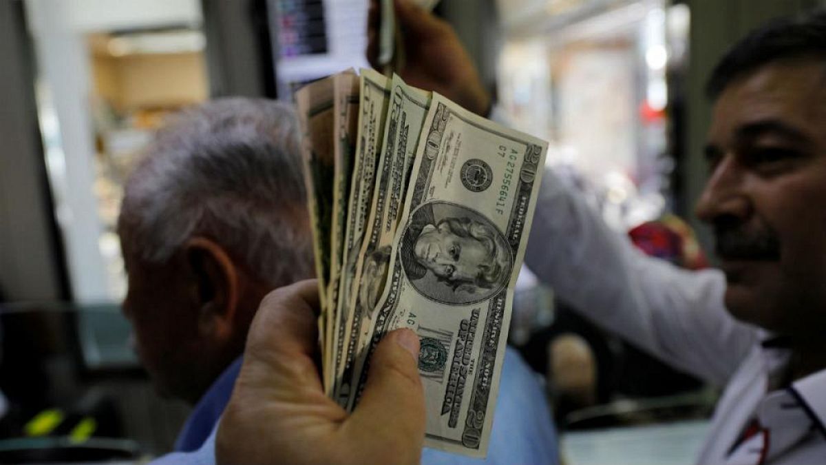 وعده رئیس بانک مرکزی ایران محقق نشد؛ صعود دلار شتاب گرفت