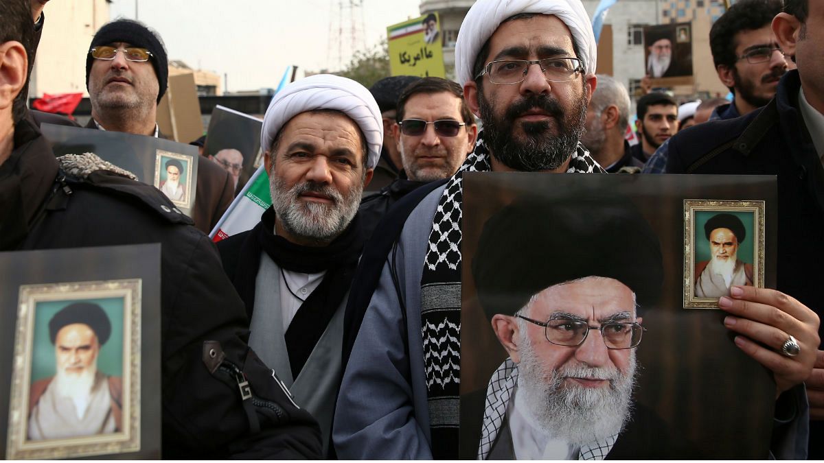 توان نهادهای زیر نظر رهبر ایران برای جبران کسری بودجه دولت چقدر است؟