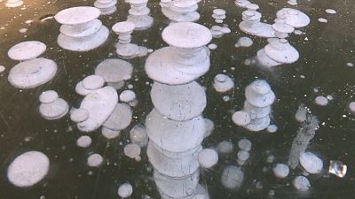 حباب‌های یخ‌زده در دریاچه لیان‌هوا در چین