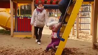 Ρωσία: Γιαγιάδες βοηθούν εθελοντικά οικογένειες παιδιών με ειδικές ανάγκες