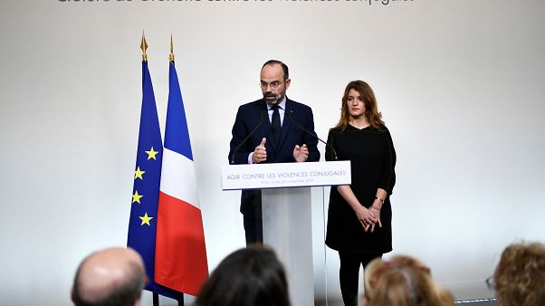Violenza contro le donne, le femministe deluse dal piano "elettroshock" del governo francese Violenza contro le donne, le femministe deluse dal piano "elettroshock" del governo francese