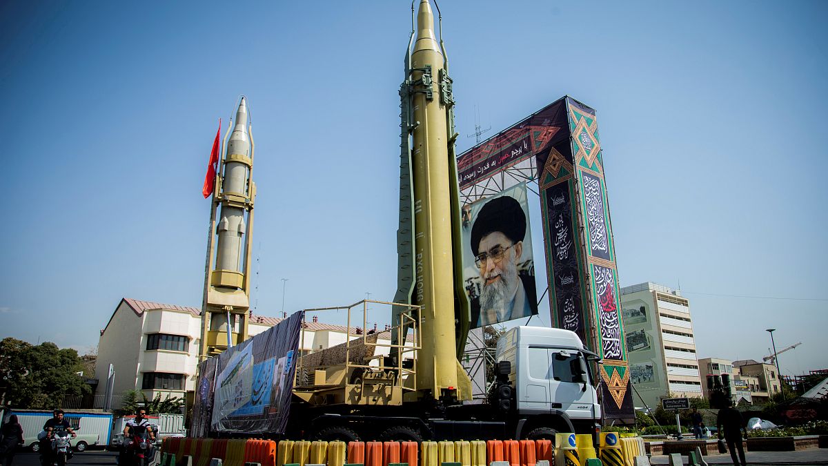 صاروخان معروضان في العاصمة الإيرانية 