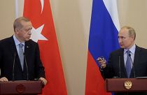 الرئيس الروسي فلاديمير بوتين والرئيس التركي رجب طيب أردوغان في سوتشي- أرشيف رويترز