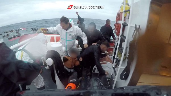 Νέα τραγωδία με μετανάστες στη Λαμπεντούζα Νέα τραγωδία με μετανάστες στη Λαμπεντούζα