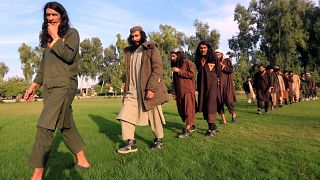 Militantes de ISIS que se rindieron al gobierno afgano el 17 de noviembre de 2019.