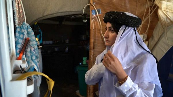 شاهد: إيمان عباس من قبضة تنظيم داعش الى رواية ذاكرة أيزيدية مؤلمة شاهد: إيمان عباس من قبضة تنظيم داعش الى رواية ذاكرة أيزيدية مؤلمة