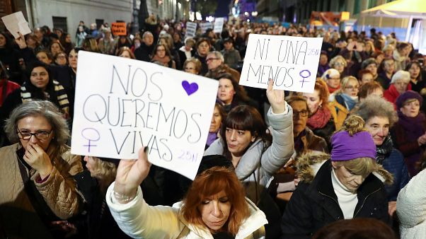 Sombre journée internationale de lutte contre les violences faites aux femmes en Espagne Sombre journée internationale de lutte contre les violences faites aux femmes en Espagne