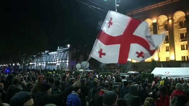 Vízágyúval oszlatták fel az ellenzéki tüntetést Grúziában Vízágyúval oszlatták fel az ellenzéki tüntetést Grúziában