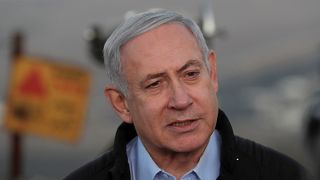 رئيس الوزراء الإسرائيلي المنتهية ولايته بنيامين نتنياهو خلال زيارة قام بها إلى مرتفعات الجولان المحتل (رويترز)