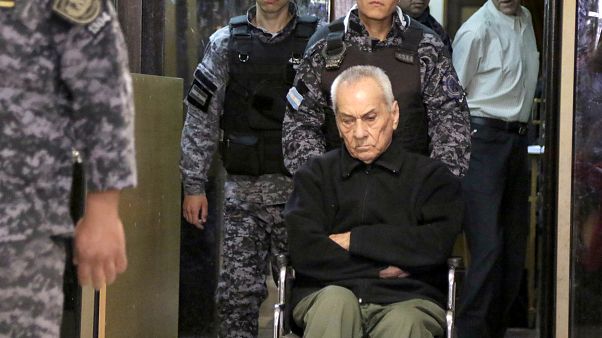 Πολυετείς καθείρξεις σε δύο ιερείς για βιασμούς κωφών παιδιών Πολυετείς καθείρξεις σε δύο ιερείς για βιασμούς κωφών παιδιών