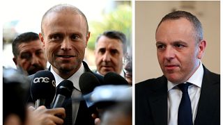 Αριστέρα ο πρωθυπουργός της Μάλτας, Τζόζεφ Μουσκάτ και δεξία ο πρώην προσωπάρχης του πρωθυπουργού της Μάλτας, Κιθ Σέμπρι