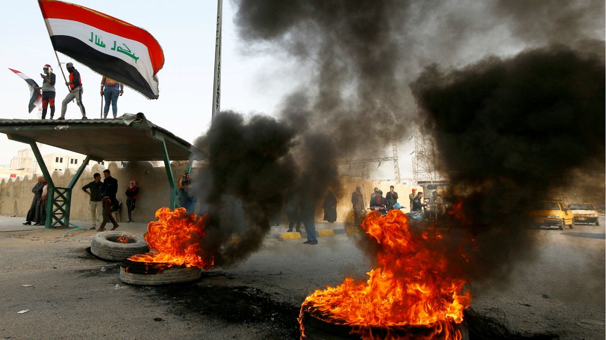 متظاهرون عراقيون- أرشيف رويترز