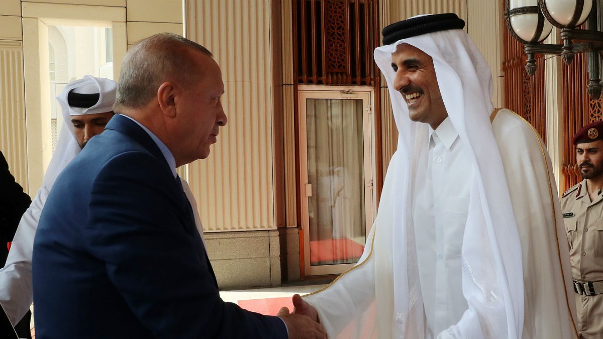 الرئيس التركي يلتقي أمير قطر في الدوحة- أرشيف رويترز