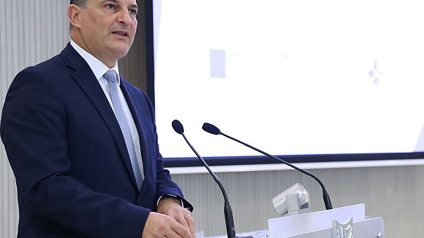 Ο Υπουργός Ενέργειας, Εμπορίου και Βιομηχανίας Γιώργος Λακκοτρύπης Ο Υπουργός Ενέργειας, Εμπορίου και Βιομηχανίας Γιώργος Λακκοτρύπης