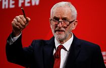 ما هو موقف زعيم حزب العمال البريطاني بعد اتهامه بمعاداة السامية؟