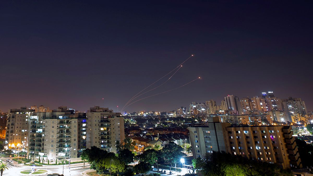  إطلاق صاروخين من قطاع غزة باتجاه إسرائيل والقبة الحديدية تعترض أحدهما